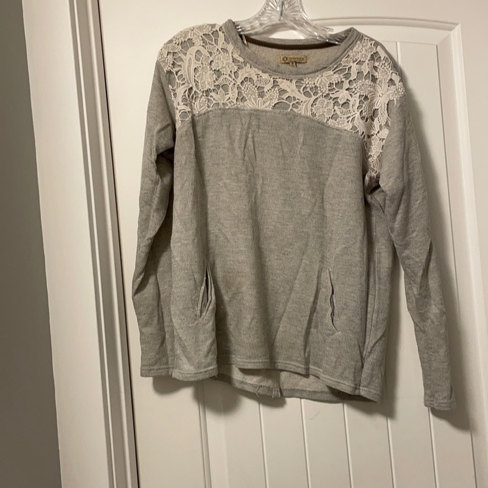 Lace insert sweater with pocket